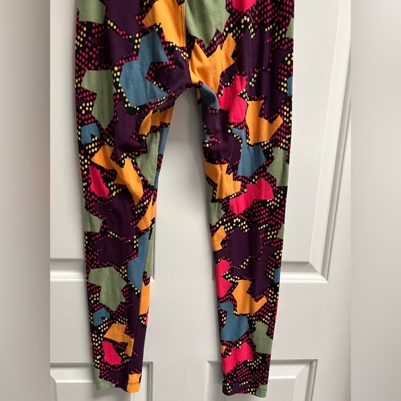 LULAROE in EUC (Excellent Used Condition) OS Leggings One Size. - Picture 7 of 11
